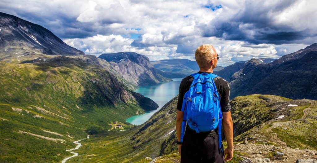 Um maximale Erholung zu
erzielen, empfehlen Experten eine Mischung aus Ruhephasen und
gezielten Aktivitäten, wie Wandern oder ausgedehnte Spaziergänge.